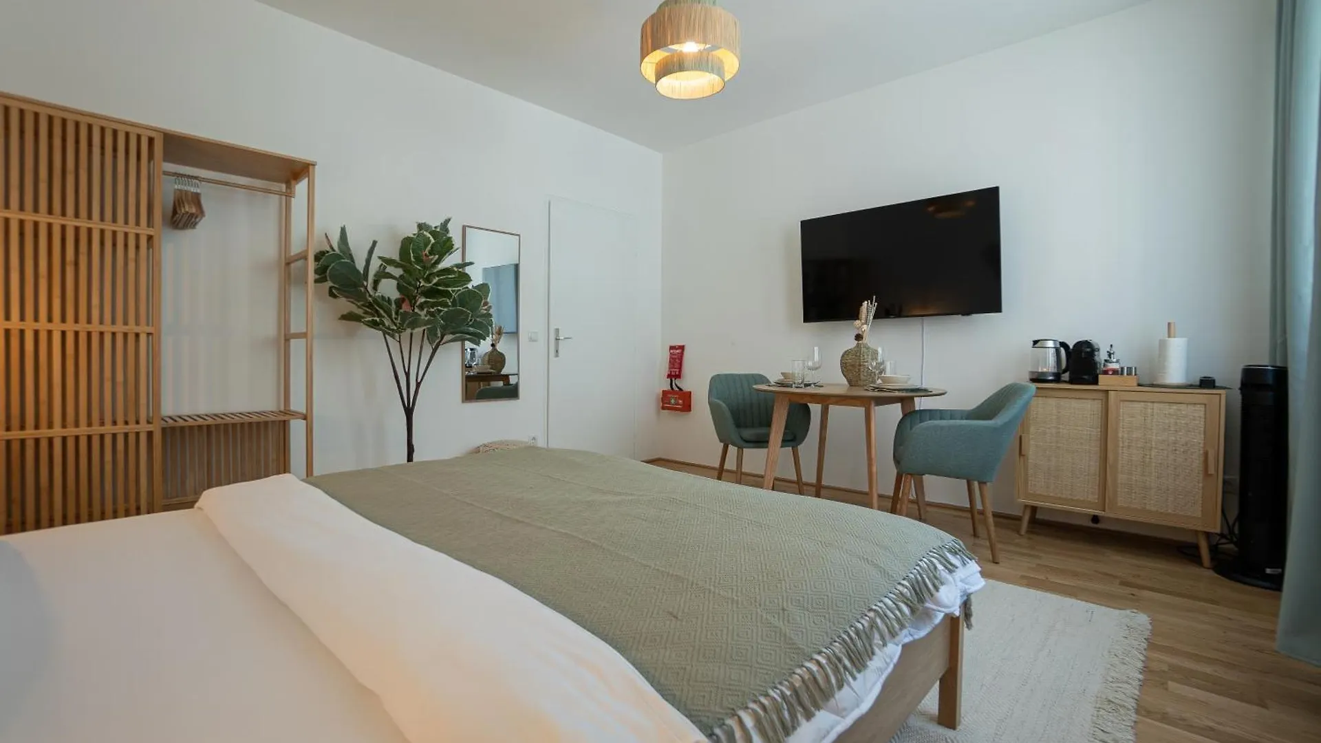Bright & Modern Studio In Center With A Queen Bed Vídeň 0*,