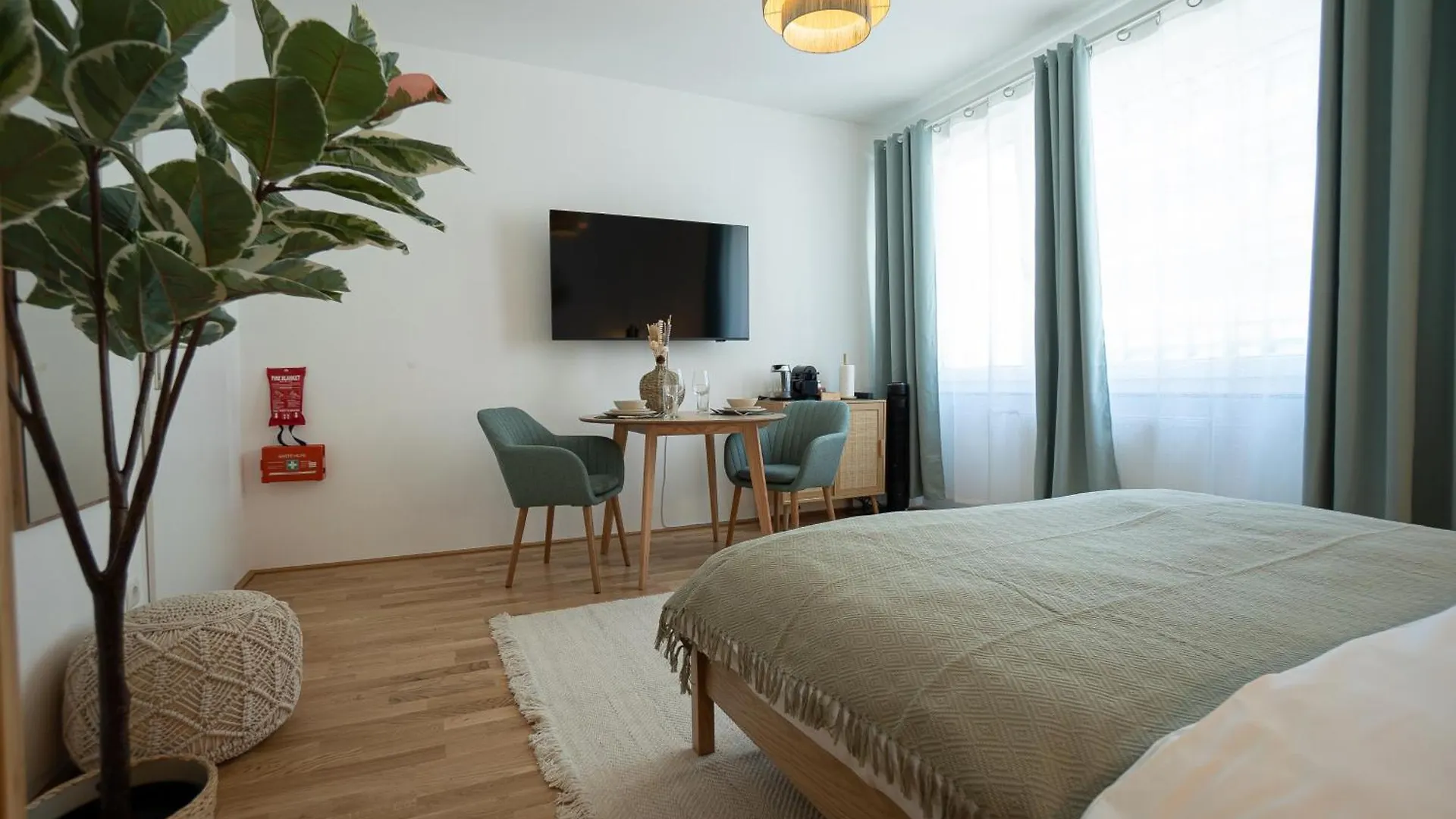 شقة Bright & Modern Studio In Center With A Queen Bed فيينا