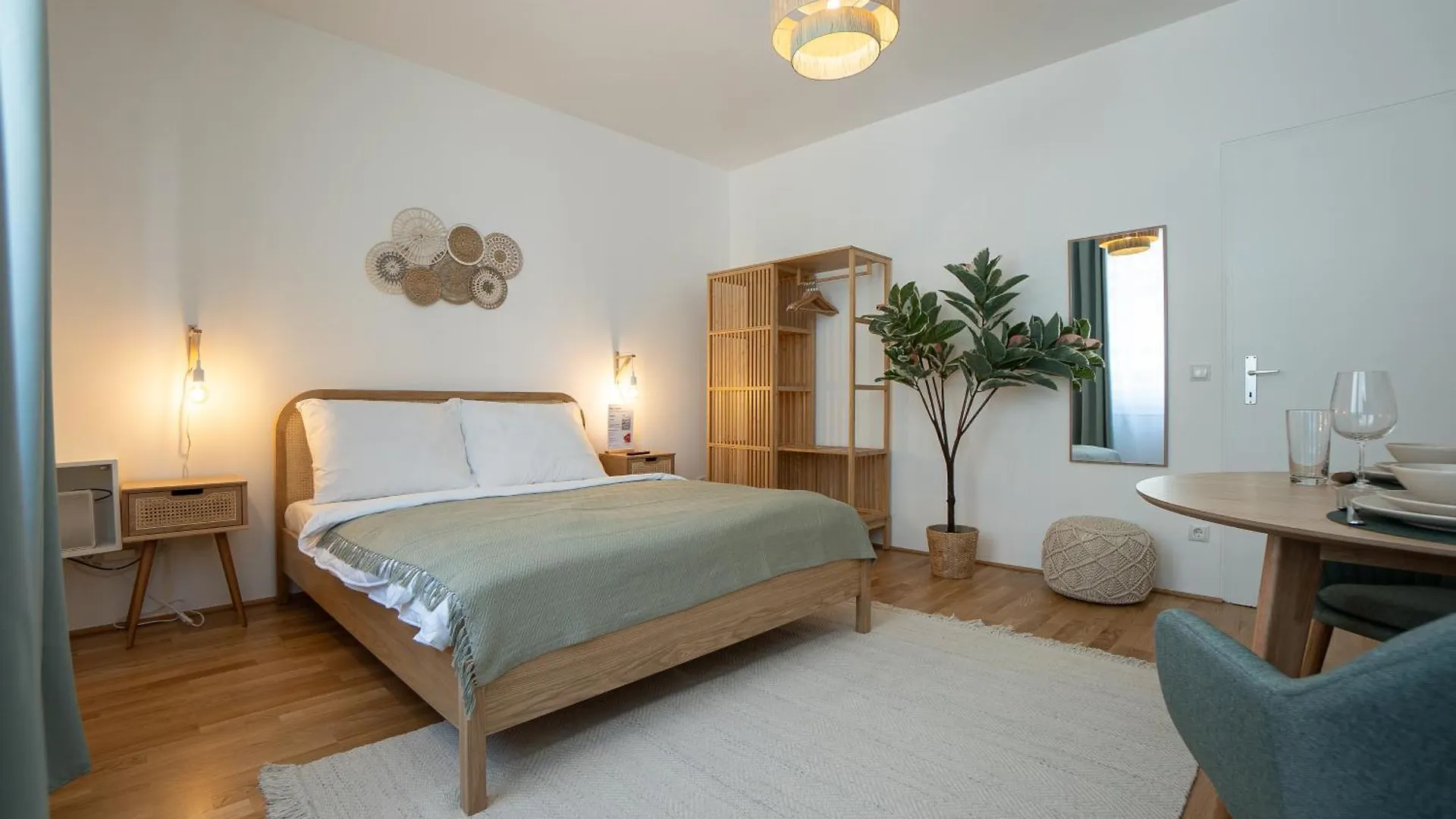 Bright & Modern Studio In Center With A Queen Bed فيينا